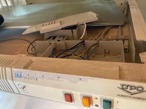 UPO / Rosenlew jääkaappi-pakastimen jääkaapin termostaatti. Mallit esim: RJP348, UJP348, RJP348R